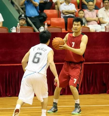 团队三分43投20中 勇士“擒王”近5战4胜