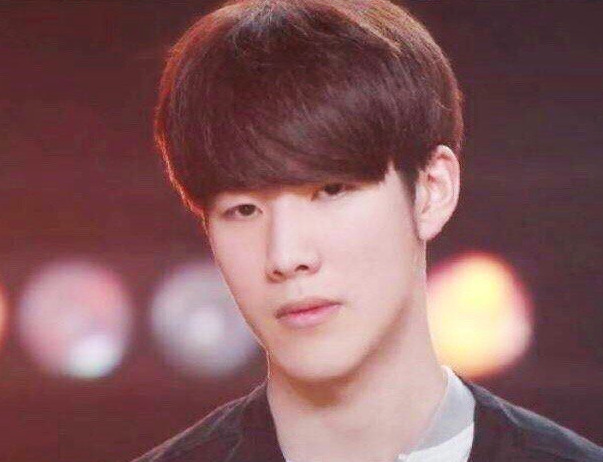 这必须是标志性的加里奥！ faker + Oner 成功覆盖了下路， T1 在没有任何危险的情况下赢得了第一场比赛